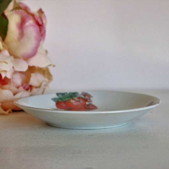 Vintage 1950s Tea Saucer, Fruit And Berry Pattern Made In Japan Collectible - Picture 7 of 8